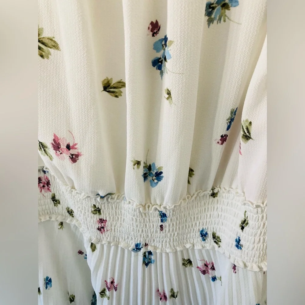Gorgeous Vince Camuto Floral Dress - Picture 4 of 9